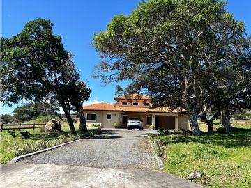 BOQUETE COUNTRY CLUB / 1704M2 / 2 HABITAC /  2 BAÑ / AMPLIO JARDIN
