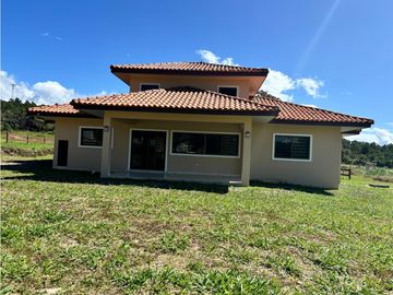 BOQUETE COUNTRY CLUB / 1500M2 / 3 HABITACIONES / TERRAZA / JARDN