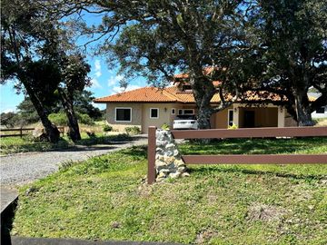 BOQUETE COUNTRY CLUB / 1500M2 / 3 HABITACIONES / TERRAZA / JARDN