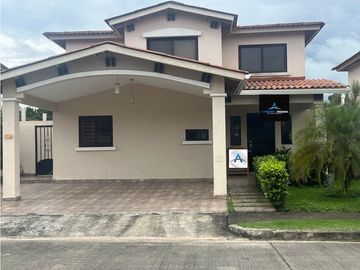 SE VENDE CASA EN COSTA VERDE