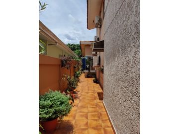 Se VENDE Casa en Villas del Golf, Frente a Brisas del Golf
