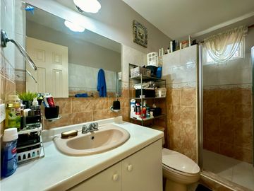 Se VENDE Casa en Villas del Golf, Frente a Brisas del Golf