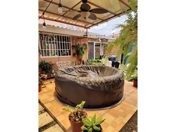 Se VENDE Casa en Villas del Golf, Frente a Brisas del Golf