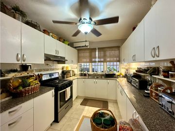 Se VENDE Casa en Villas del Golf, Frente a Brisas del Golf