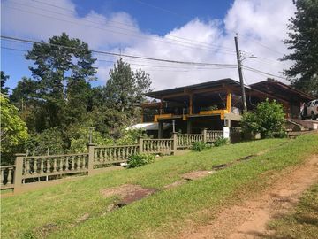 CASA CAMPESTRE A LA VENTA EN CERRO AZUL LAS NUBES