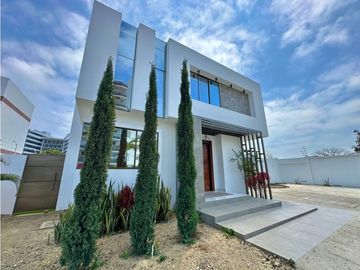 CASA EN VENTA EN LA EXCLUSIVA URBANIZACIÓN MONACO - BARBASQUILLO MANTA
