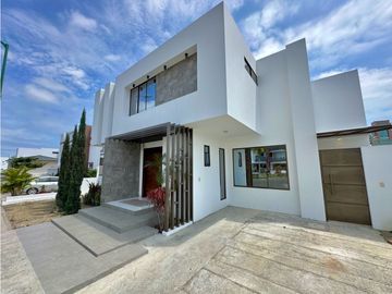CASA EN VENTA EN LA EXCLUSIVA URBANIZACIÓN MONACO - BARBASQUILLO MANTA