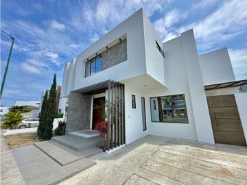 CASA EN VENTA EN LA EXCLUSIVA URBANIZACIÓN MONACO - BARBASQUILLO MANTA