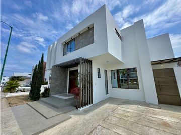 CASA EN VENTA EN LA EXCLUSIVA URBANIZACIÓN MONACO - BARBASQUILLO MANTA
