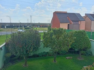 VENTA DE CASA EN AVENIDA PASEO DE LOS CISNES EN METEPEC