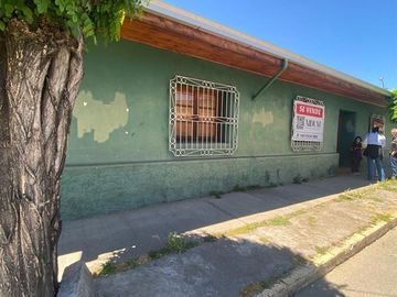 Casa en Venta en Esquina de membrillar con Igualdad