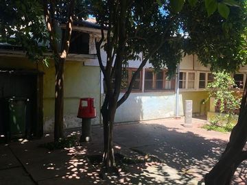 Casa en Venta en Esquina de membrillar con Igualdad