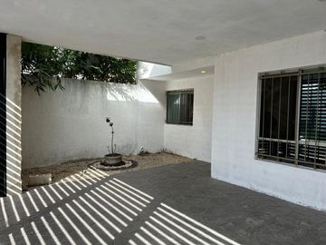 CASA EN VENTA EN FRACCIONAMIENTO LAS AMERICAS III MERIDA