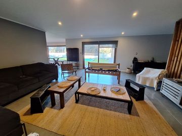 Amplia y Moderna Casa en Condominio Brisas del Mar – Las Gaviotas