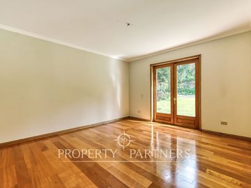 Casa de estilo recién remodelada, cercana al Everest. Sector Golf de Manquehue