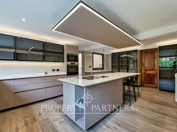 Casa de estilo recién remodelada, cercana al Everest. Sector Golf de Manquehue