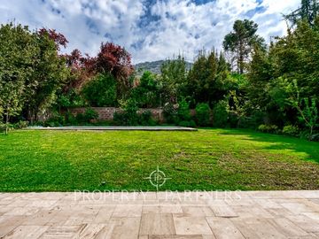 Casa de estilo recién remodelada, cercana al Everest. Sector Golf de Manquehue