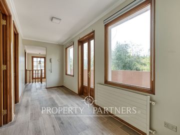 Casa de estilo recién remodelada, cercana al Everest. Sector Golf de Manquehue
