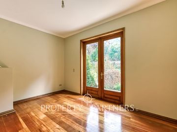 Casa de estilo recién remodelada, cercana al Everest. Sector Golf de Manquehue