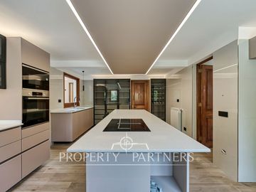 Casa de estilo recién remodelada, cercana al Everest. Sector Golf de Manquehue