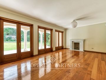 Casa de estilo recién remodelada, cercana al Everest. Sector Golf de Manquehue