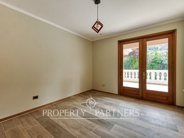 Casa de estilo recién remodelada, cercana al Everest. Sector Golf de Manquehue
