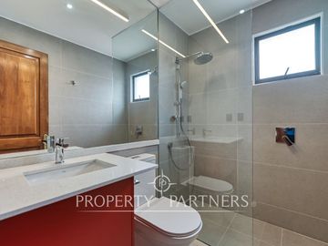 Casa de estilo recién remodelada, cercana al Everest. Sector Golf de Manquehue