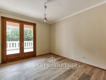 Casa de estilo recién remodelada, cercana al Everest. Sector Golf de Manquehue