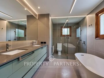 Casa de estilo recién remodelada, cercana al Everest. Sector Golf de Manquehue