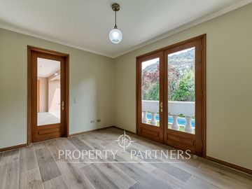 Casa de estilo recién remodelada, cercana al Everest. Sector Golf de Manquehue