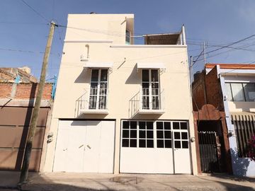 OPORTUNIDAD DE NEGOCIO: CASA CON 4 MINI DEPARTAMENTOS COL SANTIAGUITO.