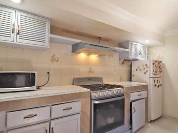 OPORTUNIDAD DE NEGOCIO: CASA CON 4 MINI DEPARTAMENTOS COL SANTIAGUITO.