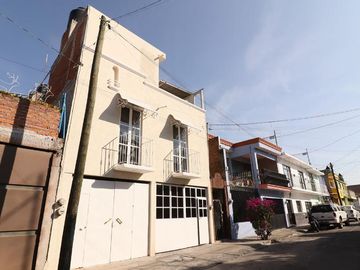 OPORTUNIDAD DE NEGOCIO: CASA CON 4 MINI DEPARTAMENTOS COL SANTIAGUITO.