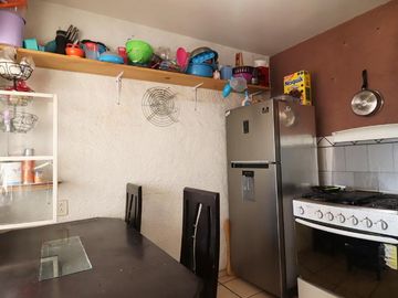 OPORTUNIDAD DE NEGOCIO: CASA CON 4 MINI DEPARTAMENTOS COL SANTIAGUITO.