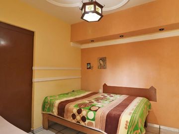 OPORTUNIDAD DE NEGOCIO: CASA CON 4 MINI DEPARTAMENTOS COL SANTIAGUITO.