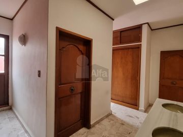 Oportunidad en centro de Querétaro  Uso mixto y gran potencial