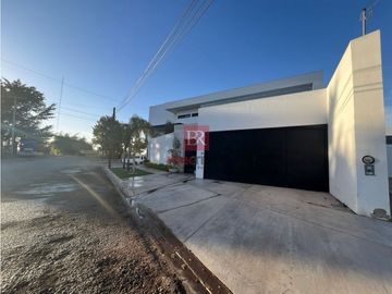 CASA EN VENTA EN COL. CODORNICES. CD. OBREGÓN, SONORA