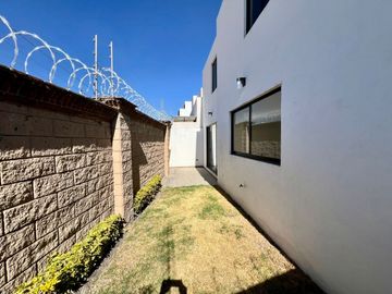 Casa NUEVA en venta Parque Aguascalientes Lomas De Angelópolis