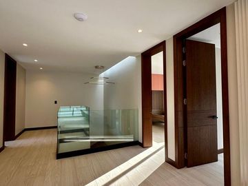 VENDO CASA CUMBAYÁ, 4 DORMITORIOS MAS ESTUDIO