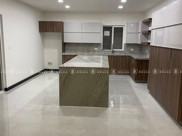 CASA EN VENTA EN BOSQUES DEL VALLE II
