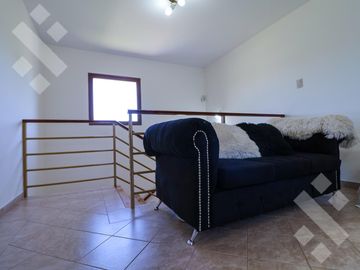 En Venta casa de 3 dormitorios,  con Jardín y Piscina, B° Knudsen, Plottier.