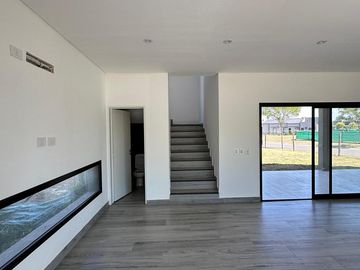 Casa en  Derqui