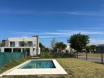 Casa en  Derqui