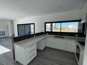 Casa en  Derqui