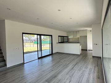 Casa en  Derqui