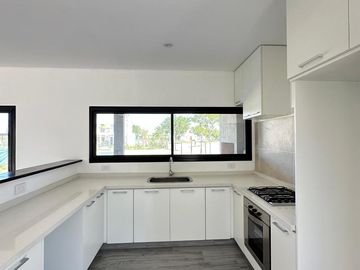 Casa en  Derqui