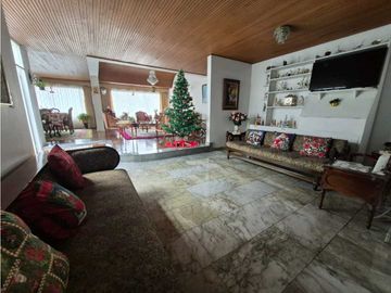 Bella y amplia casa para Venta en Niza