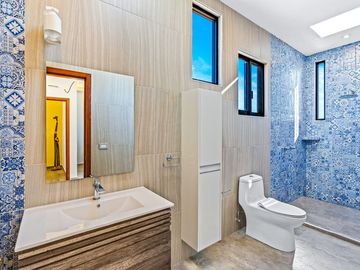 Casa en Venta en San Miguel de Allende: Diseño Contemporáneo y Amplio Terreno