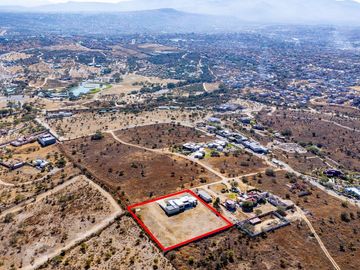 Casa en Venta en San Miguel de Allende: Diseño Contemporáneo y Amplio Terreno