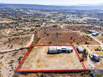 Casa en Venta en San Miguel de Allende: Diseño Contemporáneo y Amplio Terreno